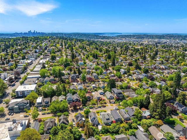110 N 76th Street, Seattle, WA 98103