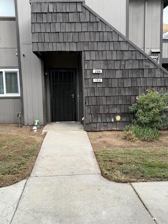 4860 E Lane Avenue # 104, Fresno, CA 93727