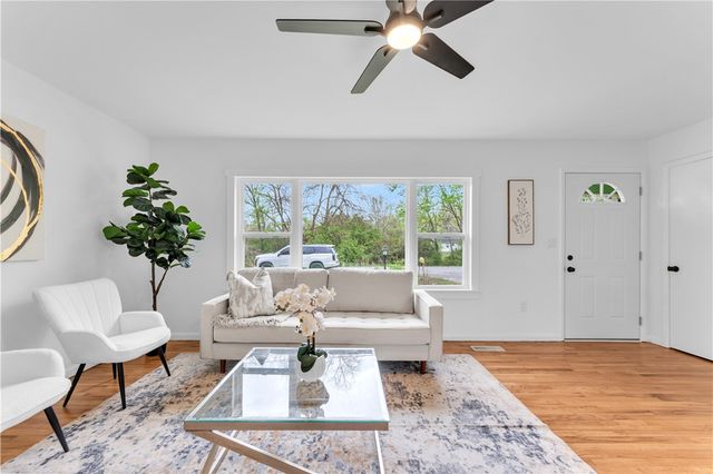 9 W Montgomery Street, Fayetteville, AR 72701