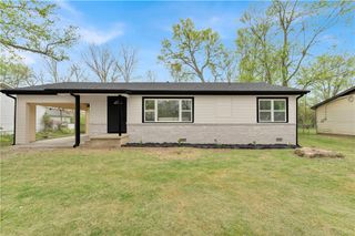 9 W Montgomery Street, Fayetteville, AR 72701
