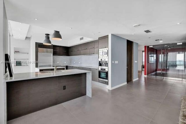 900 Biscayne Blvd 6205, Miami, FL 33132