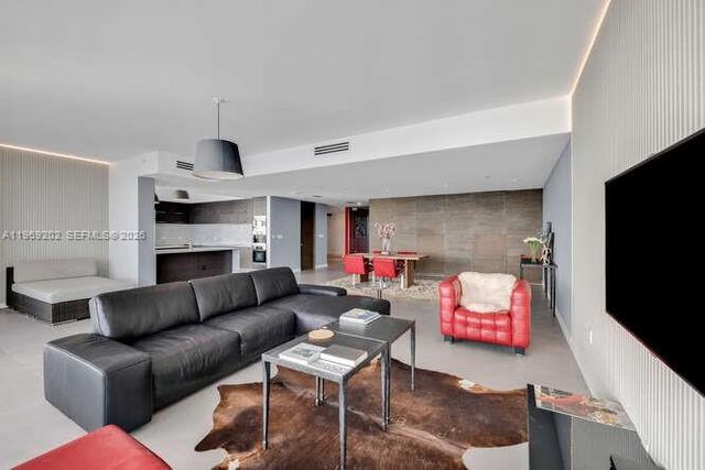 900 Biscayne Blvd 6205, Miami, FL 33132