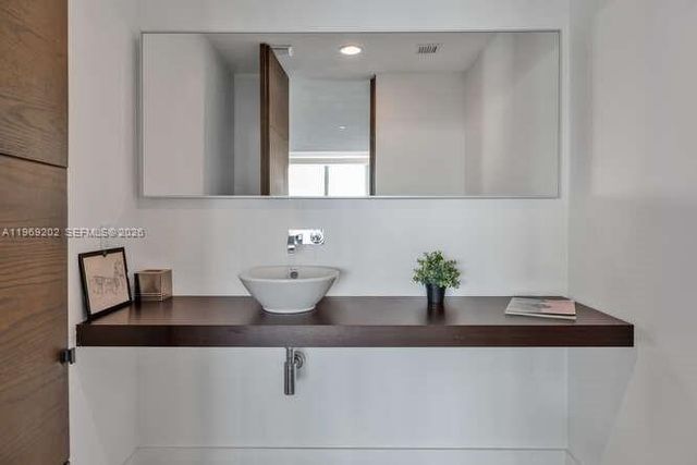 900 Biscayne Blvd 6205, Miami, FL 33132