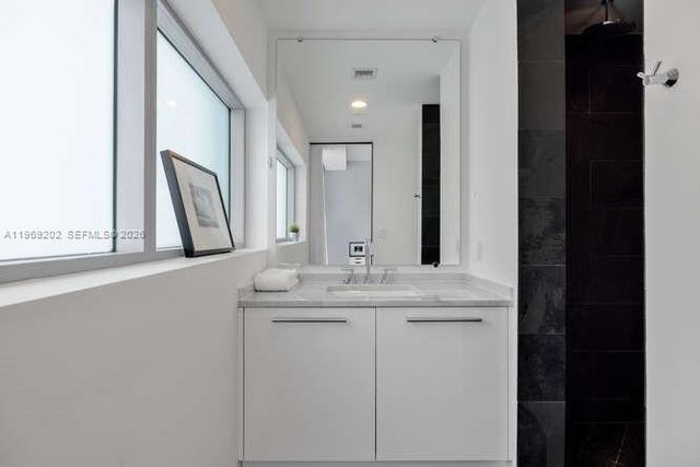 900 Biscayne Blvd 6205, Miami, FL 33132