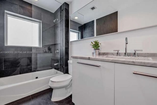 900 Biscayne Blvd 6205, Miami, FL 33132