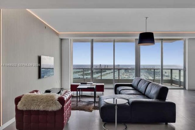 900 Biscayne Blvd 6205, Miami, FL 33132