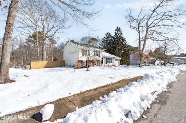 206 Pheasant Hollow Drive, Lanoka Harbor, NJ 08734