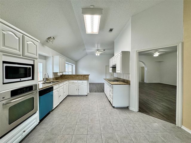 3614 Parkmead Drive, Arlington, TX 76014