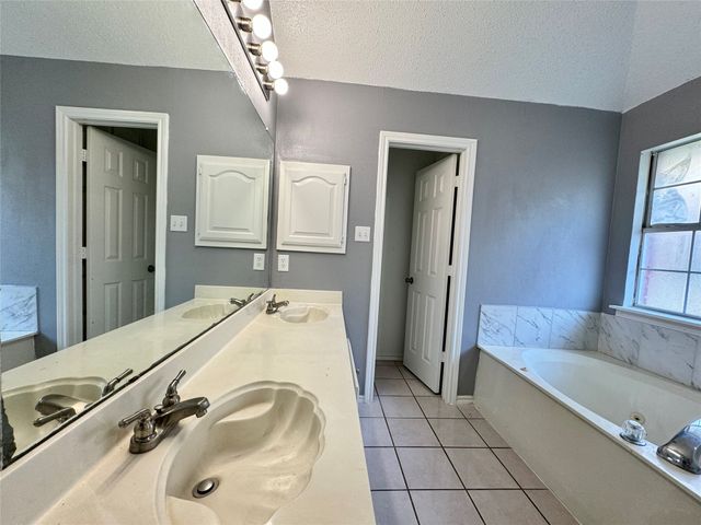 3614 Parkmead Drive, Arlington, TX 76014