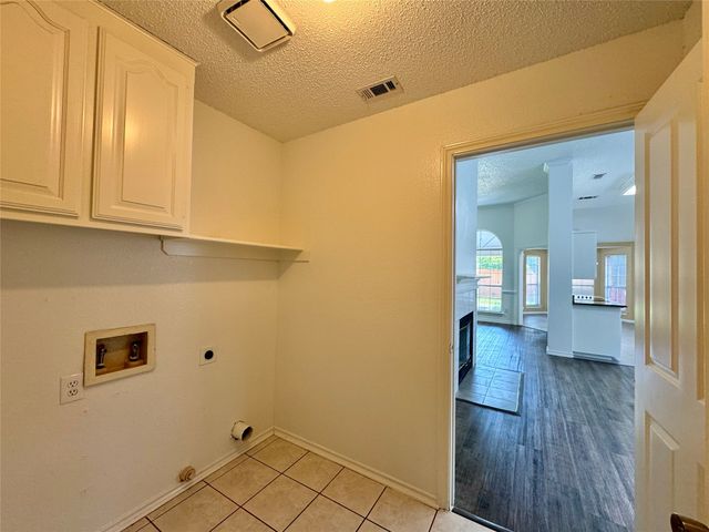 3614 Parkmead Drive, Arlington, TX 76014