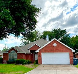 3614 Parkmead Drive, Arlington, TX 76014