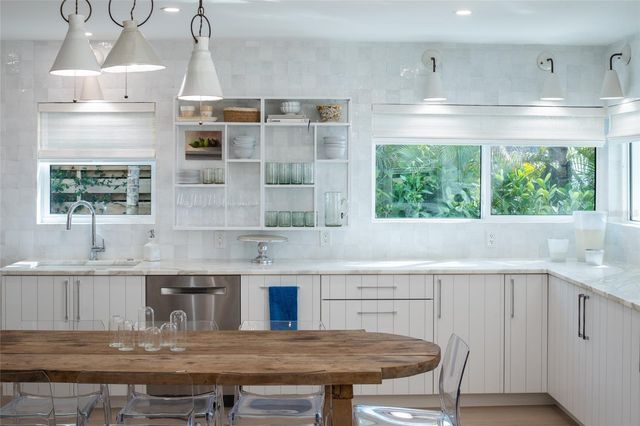 321 CASEY KEY ROAD, Nokomis, FL 34275