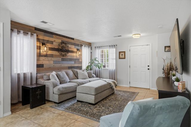 10915 Habanero Way SE, Albuquerque, NM 87123