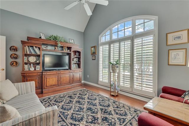 1820 Parkview Court NW, Kennesaw, GA 30152