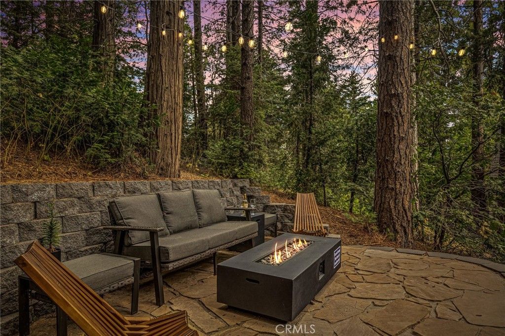 Image 2 of property listing at 804 Sierra Vista, Twin Peaks, CA 92391