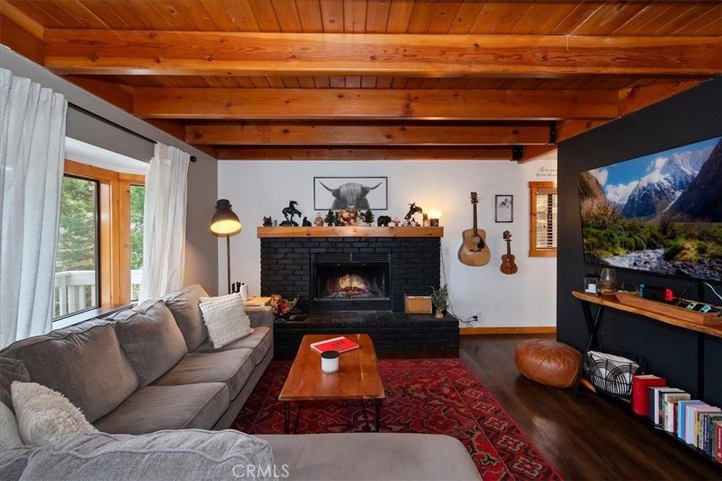 Image 5 of property listing at 804 Sierra Vista, Twin Peaks, CA 92391