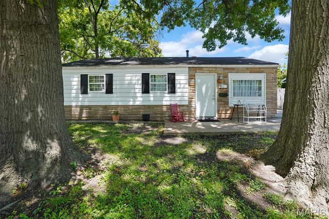 11 Saint Lambert Drive, Cahokia, IL 62206