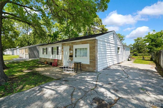 11 Saint Lambert Drive, Cahokia, IL 62206