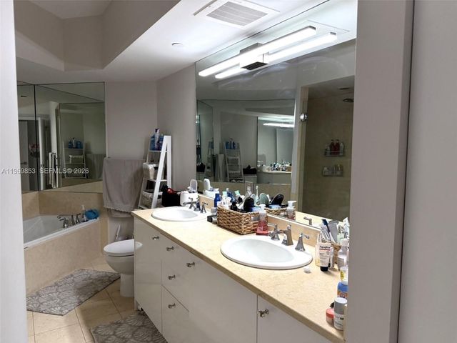 20000 E Country Club Dr 311, Aventura, FL 33180