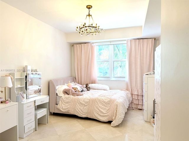 20000 E Country Club Dr 311, Aventura, FL 33180