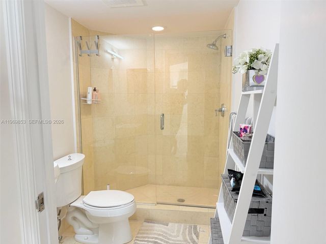 20000 E Country Club Dr 311, Aventura, FL 33180