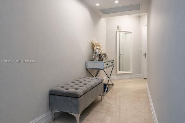 20000 E Country Club Dr 311, Aventura, FL 33180