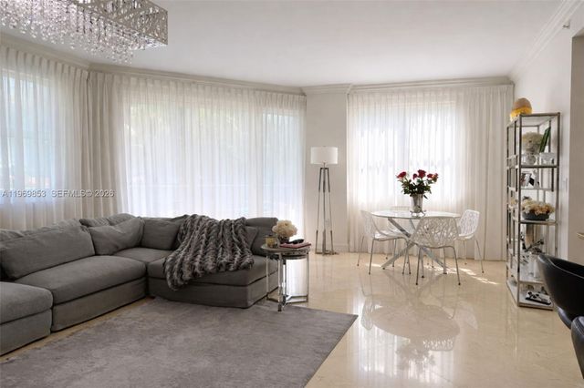 20000 E Country Club Dr 311, Aventura, FL 33180