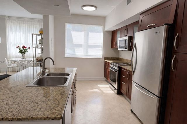 20000 E Country Club Dr 311, Aventura, FL 33180