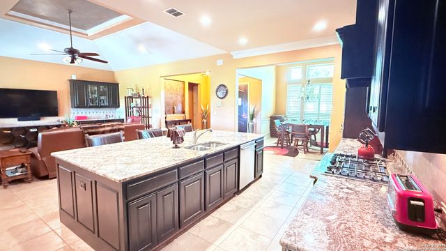 1542 MELANIE CIR, San Antonio, TX 78258