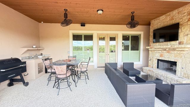 1542 MELANIE CIR, San Antonio, TX 78258