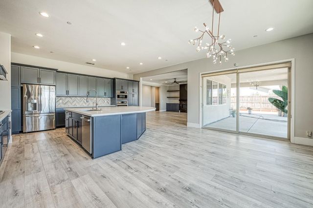 4721 Overstone Avenue, Madera, CA 93636
