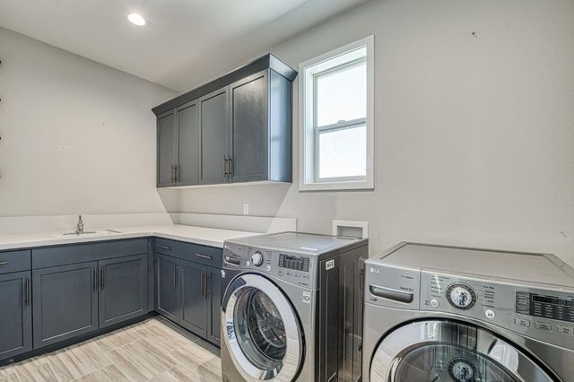 4721 Overstone Avenue, Madera, CA 93636