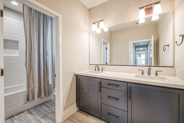 4721 Overstone Avenue, Madera, CA 93636