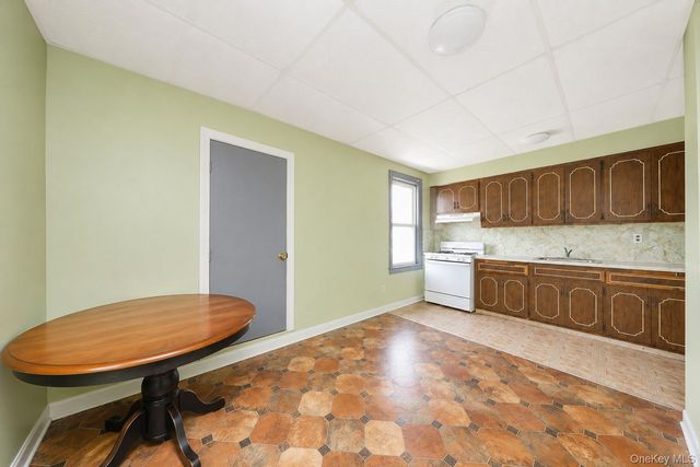 33 Avenue U, Brooklyn, NY 11223