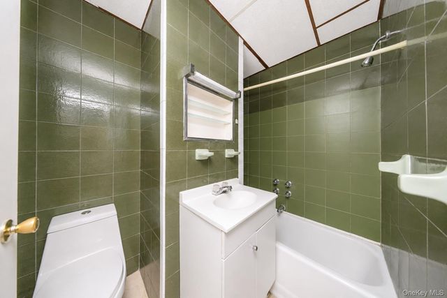 33 Avenue U, Brooklyn, NY 11223