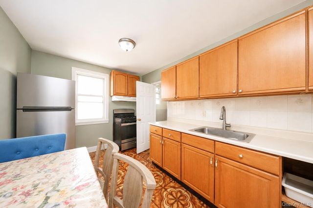33 Avenue U, Brooklyn, NY 11223