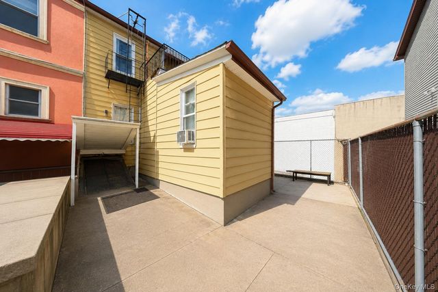 33 Avenue U, Brooklyn, NY 11223