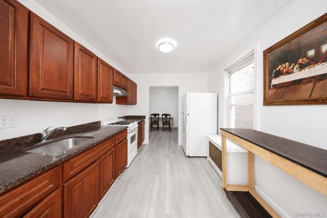 33 Avenue U, Brooklyn, NY 11223