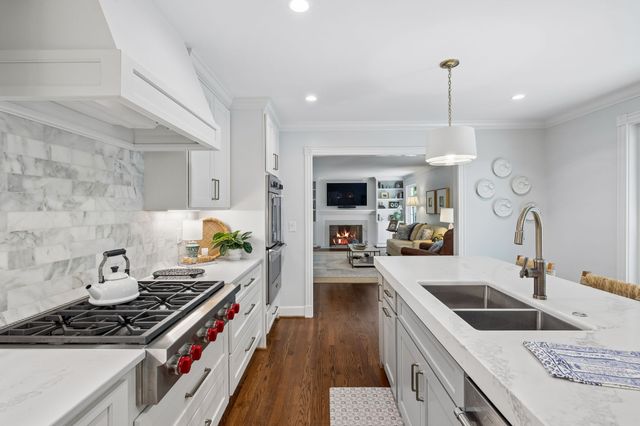 2301 Chickering Ln, Nashville, TN 37215