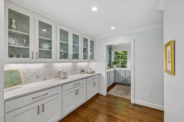 2301 Chickering Ln, Nashville, TN 37215