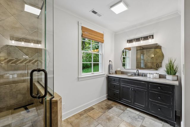 2301 Chickering Ln, Nashville, TN 37215