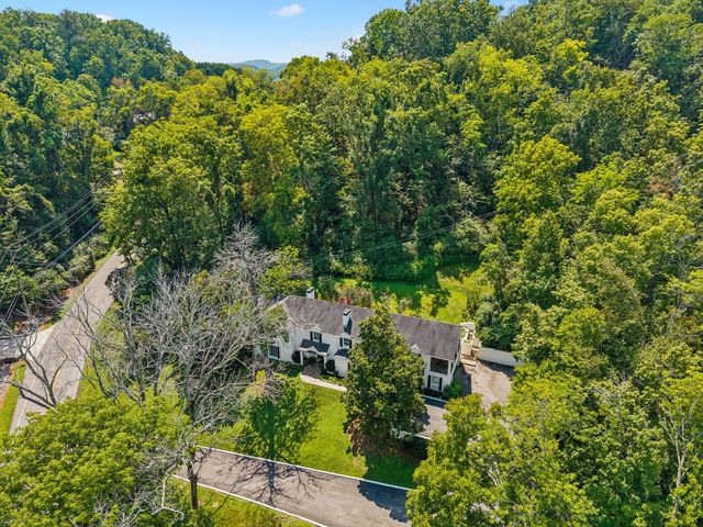 2301 Chickering Ln, Nashville, TN 37215