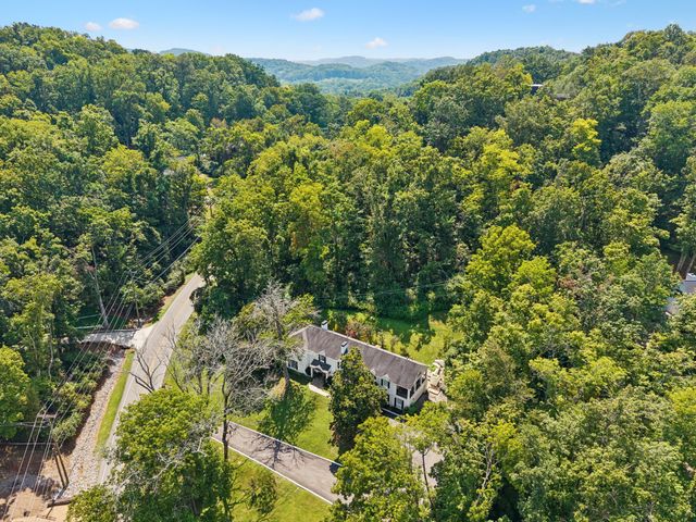 2301 Chickering Ln, Nashville, TN 37215