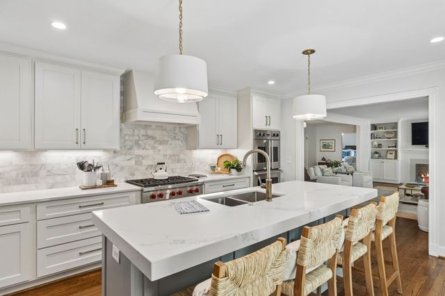 2301 Chickering Ln, Nashville, TN 37215