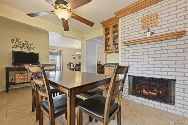 25 Gleaner Lane, Levittown, NY 11756