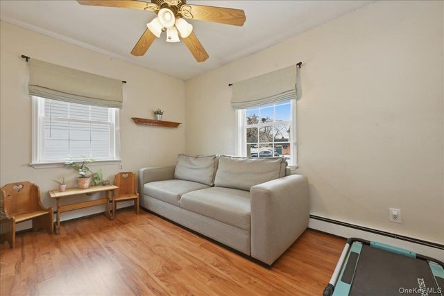 25 Gleaner Lane, Levittown, NY 11756