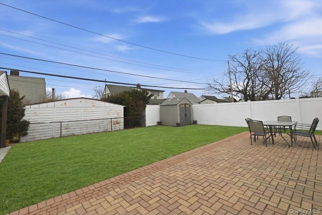 25 Gleaner Lane, Levittown, NY 11756