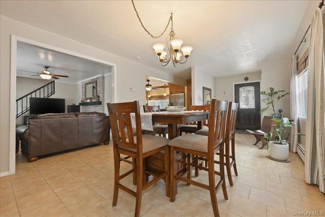 25 Gleaner Lane, Levittown, NY 11756