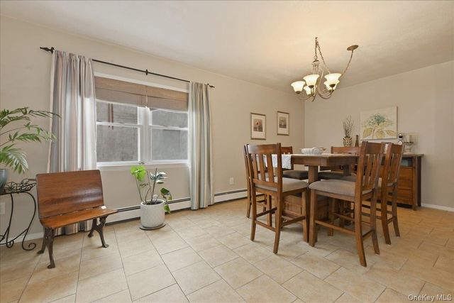 25 Gleaner Lane, Levittown, NY 11756