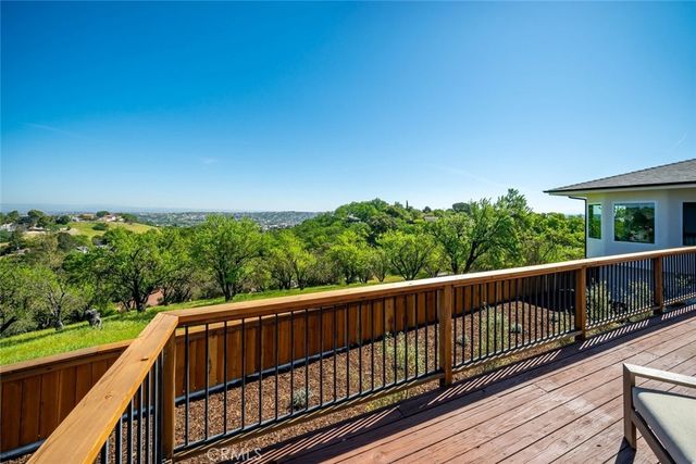 1026 Merry Hill Road, Paso Robles, CA 93446